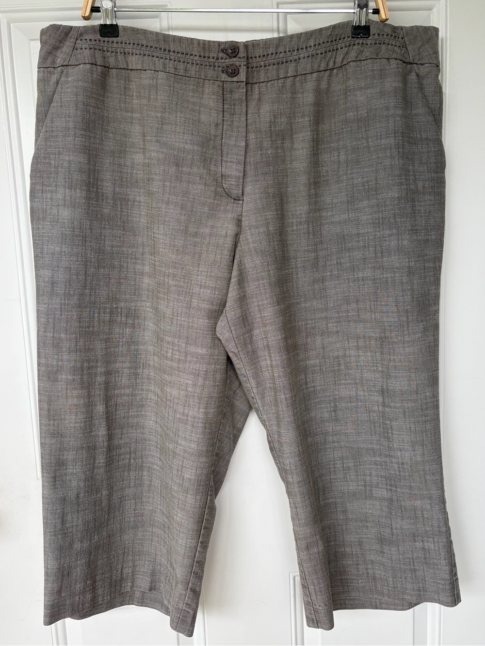 •Larry Levine• Stretch Gray Capri Dress Pants - Size 20W
